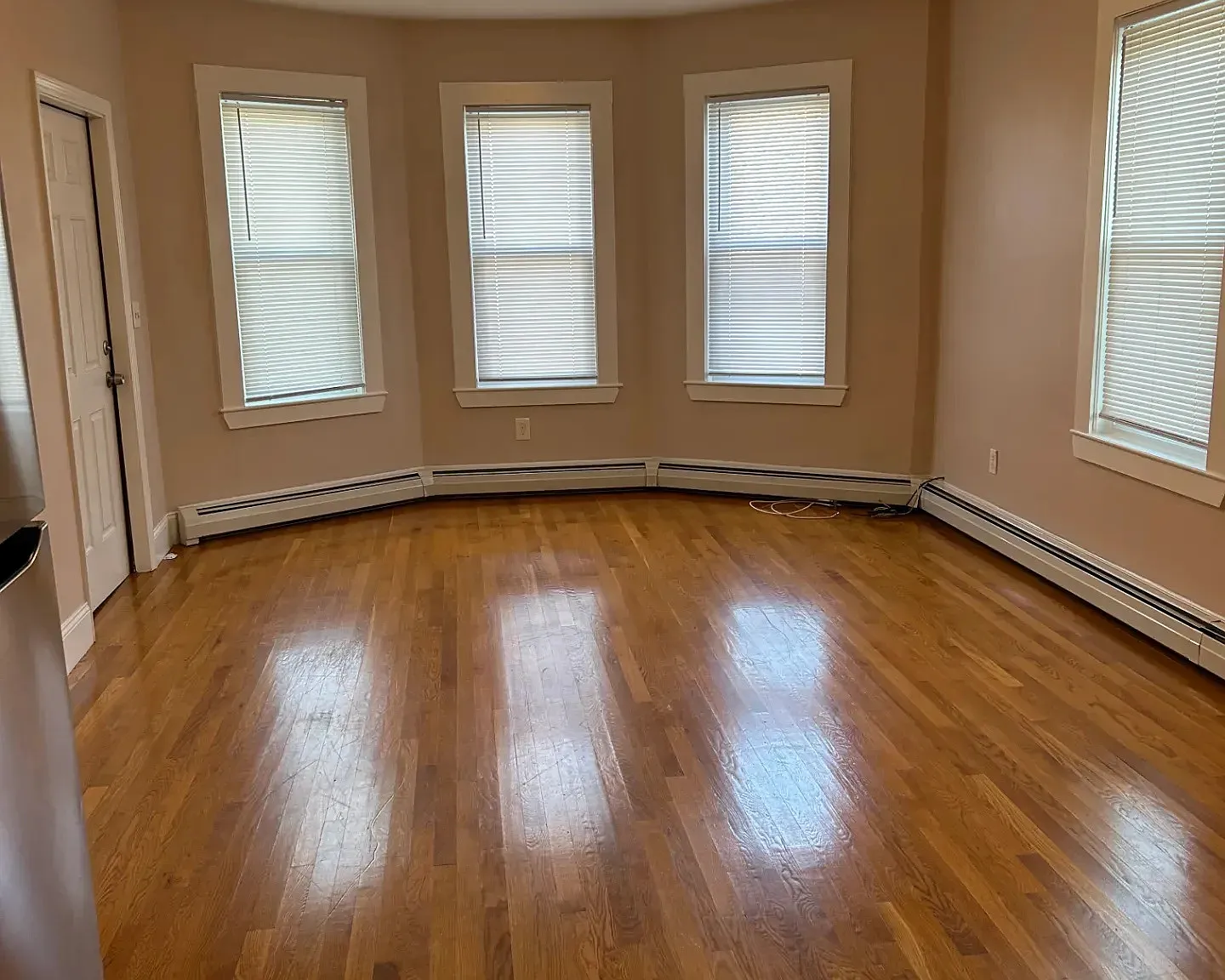2 bed, 900 sqft, $3,000 — Photo 4