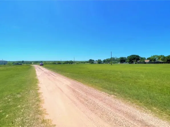 32-33 Mollybee Dr, Clarendon, TX 79226