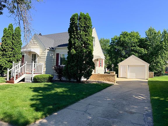 3rd image of 1308 6th Ave NW