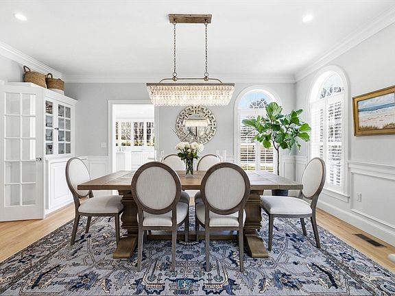 4th image of 34 Farm Valley Rd