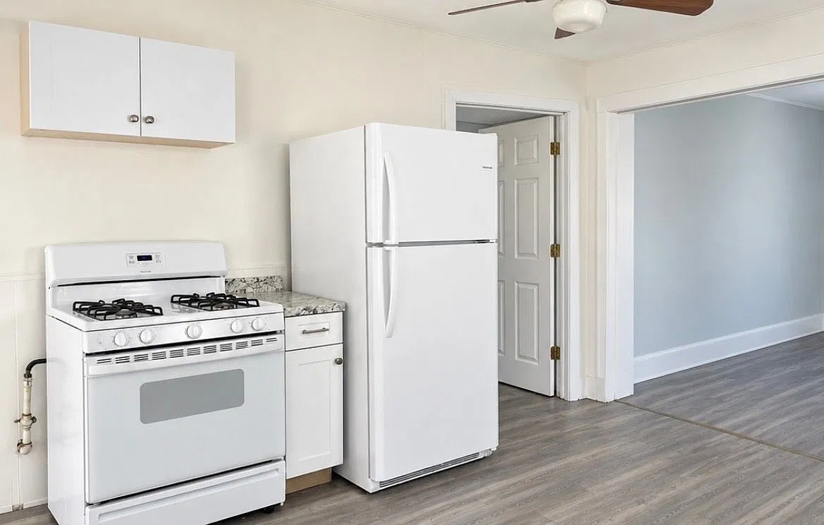 3 bed, 1.0 bath, 1118 sqft, $1,600 — Photo 4
