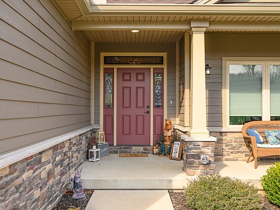 5th image of 160 Pine Hollow Ct