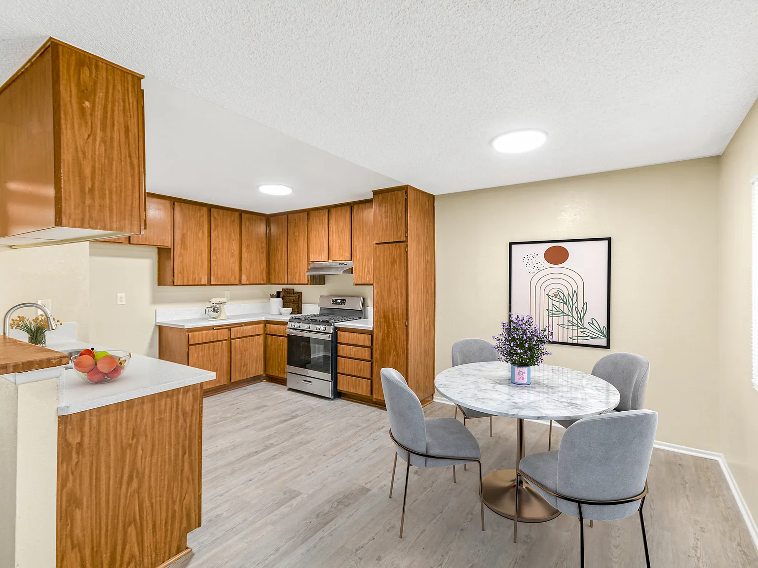 2 bed, 1000 sqft, $1,799 — Photo 3