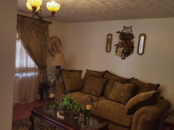 4th image of 1352 W Sedgefield Dr