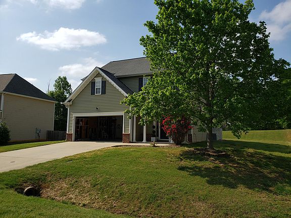 3rd image of 373 Collinsworth Dr