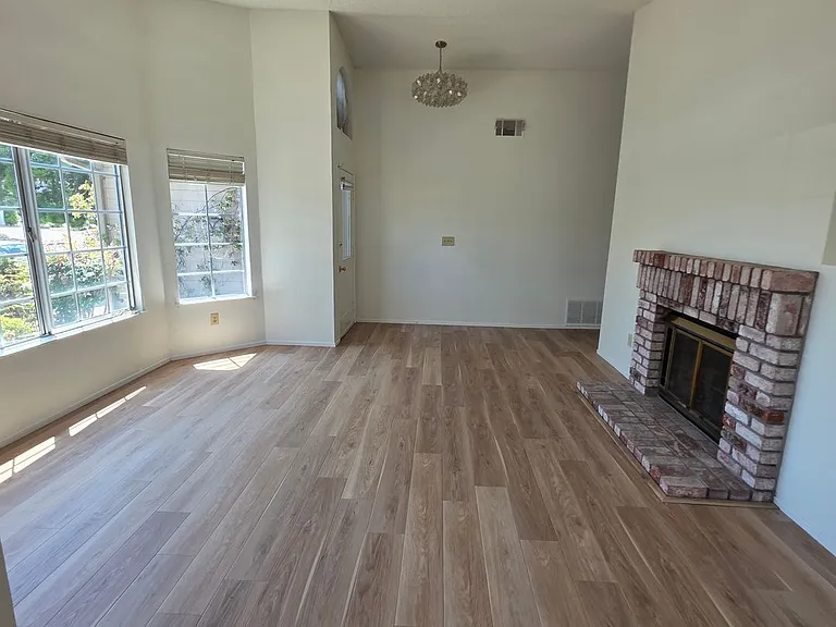 4199 Sequoia Dr — Photo 2