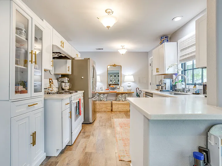 4632 Pershing Ave — Photo 10