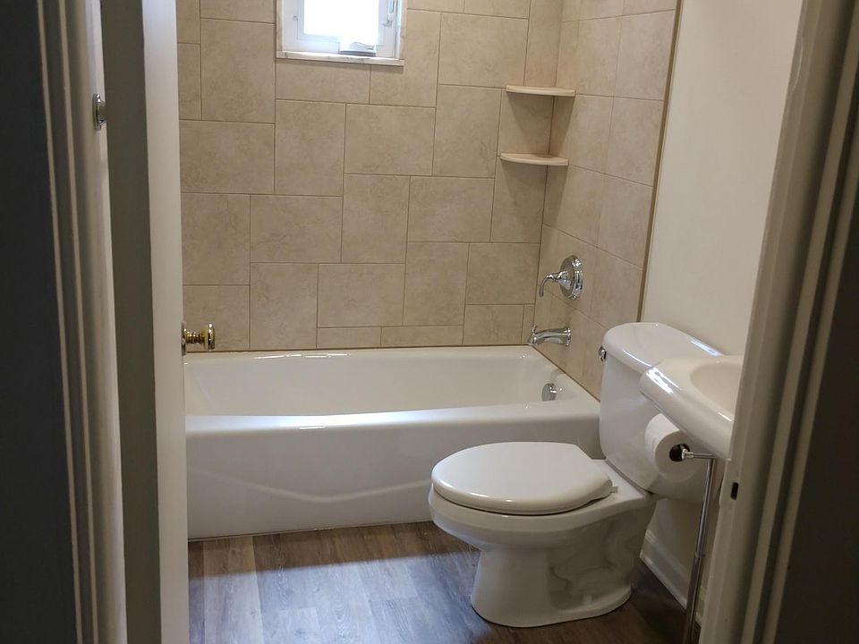 1st image of 433 6th St APT A