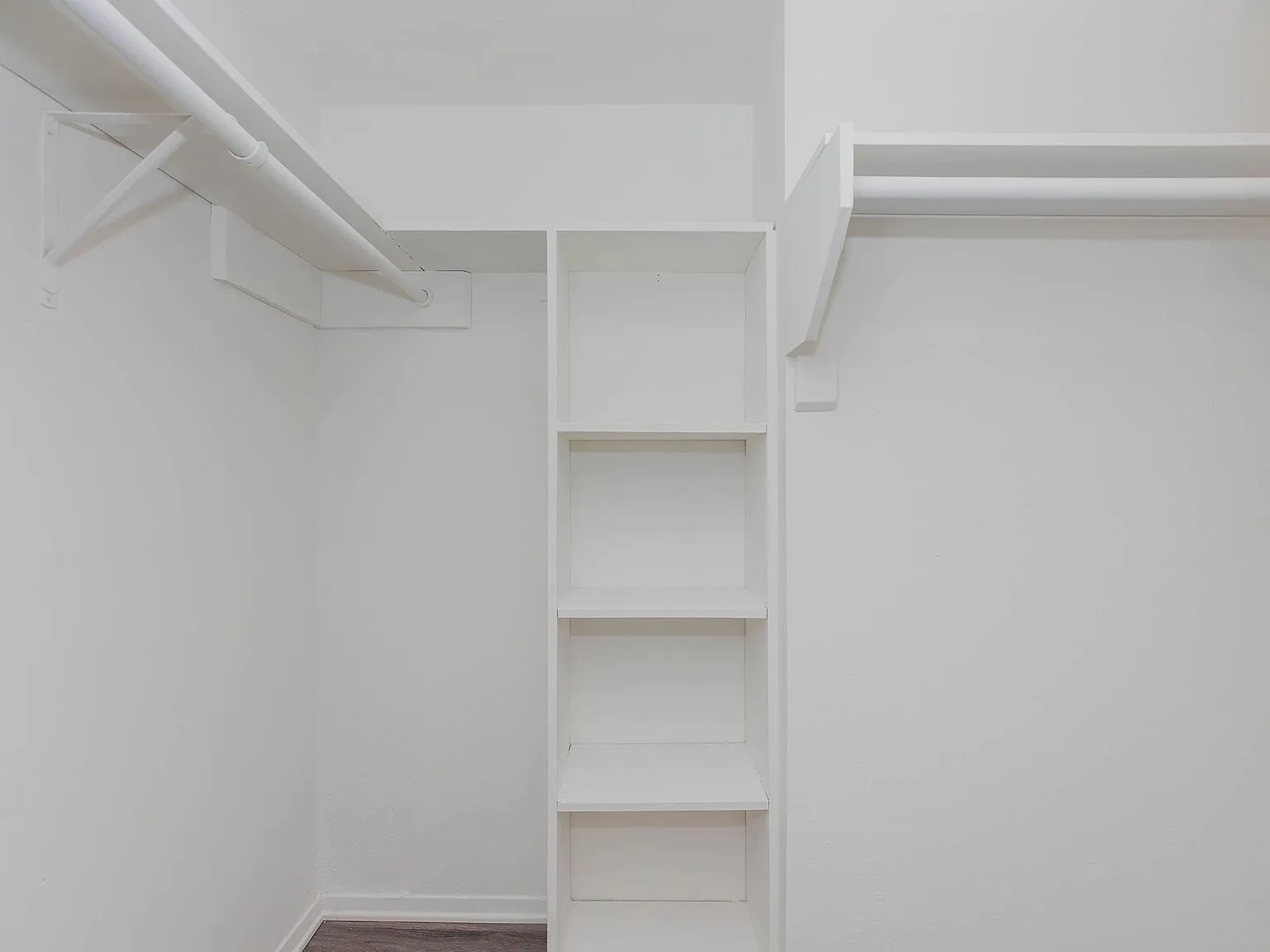 Galleria Flats Apartments — Photo 4