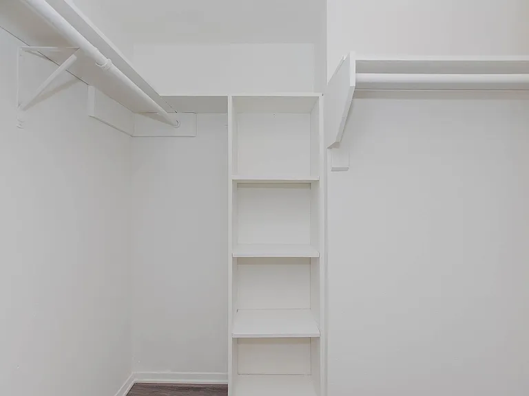 Galleria Flats Apartments — Photo 4