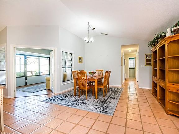 5th image of 7943 Villa Dr