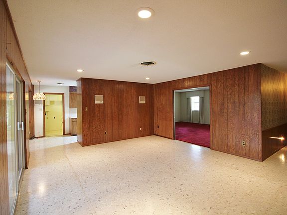 5th image of 2524 Crestview Ave