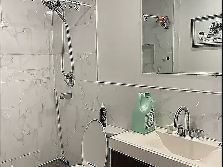 25-40 14th Pl #2B — Photo 2