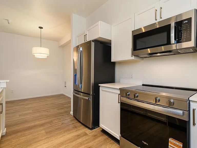 Creekside Apartments — Photo 47
