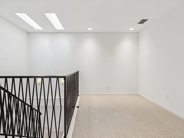 1685 Laurel St #3 — Photo 23