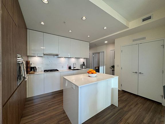 5th image of 4650 Brentwood Blvd #1907