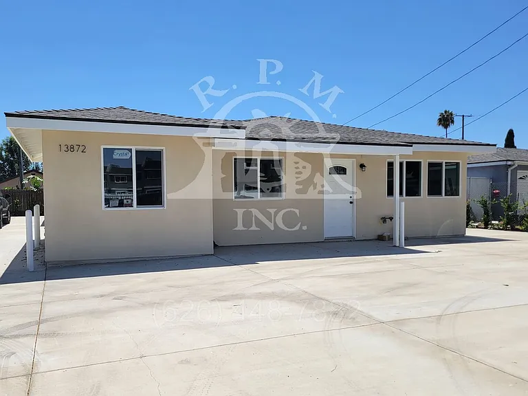13872-13874 Saranac Dr — Photo 1