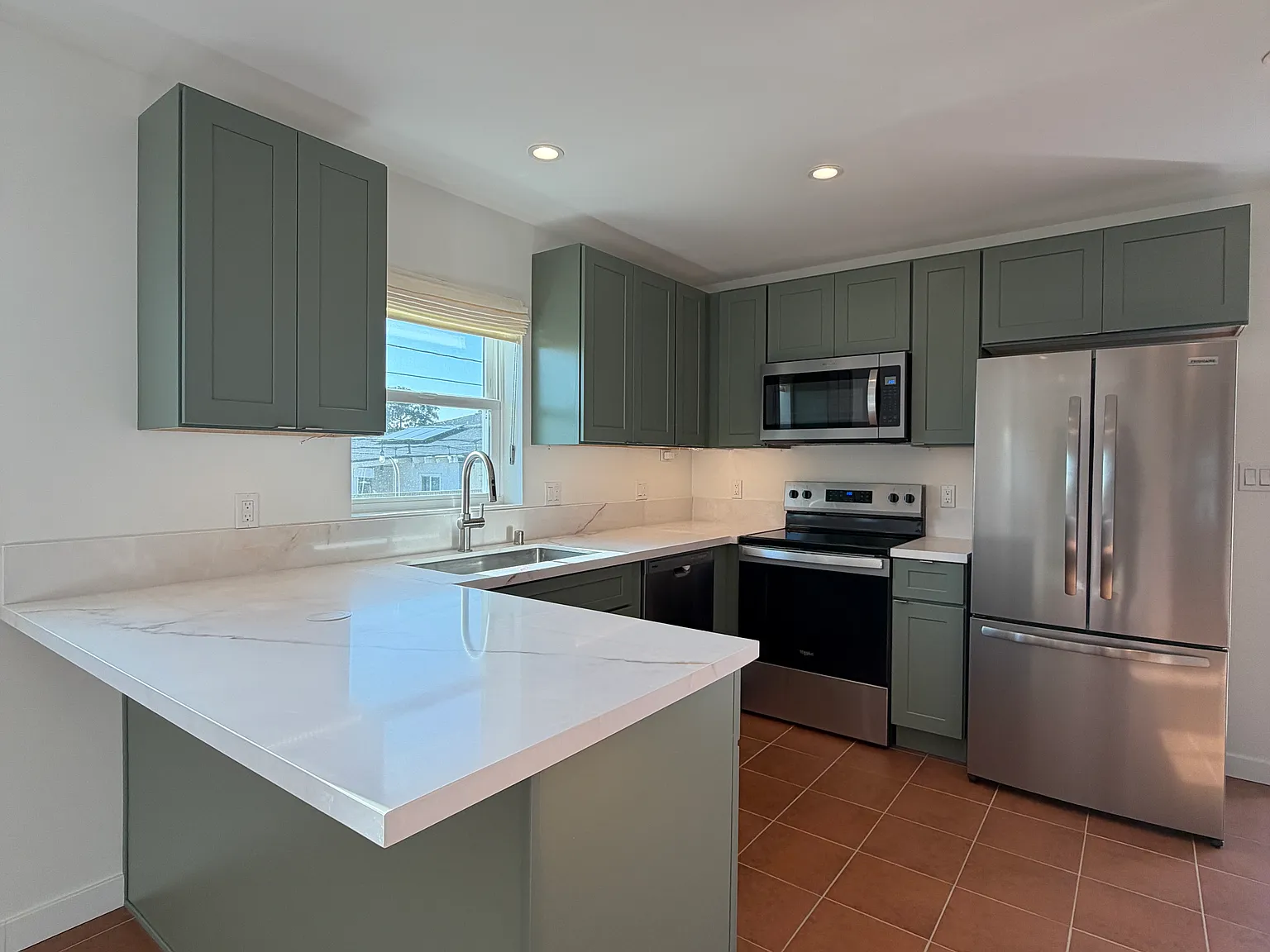 1 bed, 500 sqft, $2,100 — Photo 3