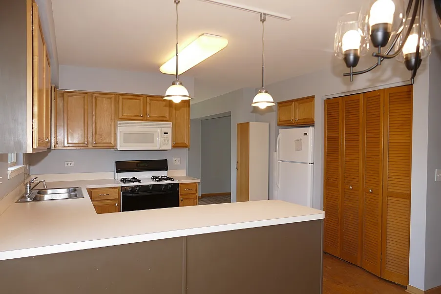 3 bed, 2.5 bath, 1626 sqft, $2,500 — Photo 4