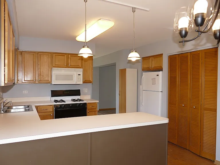 2551 Smithfield Ln — Photo 4
