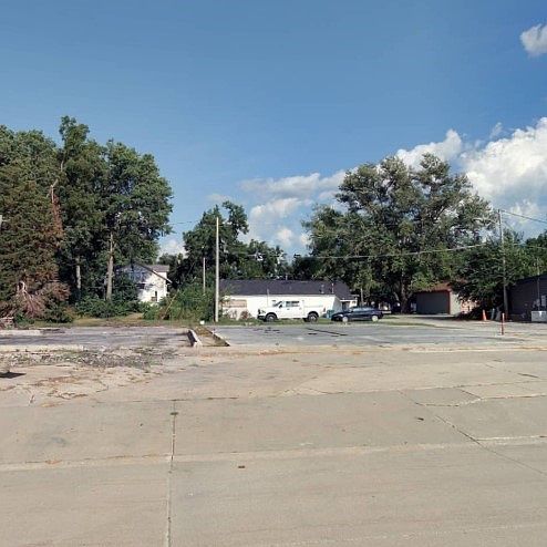 2nd image of 211 Center Ave N
