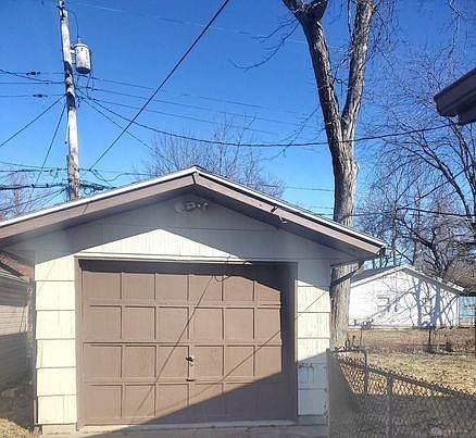 3rd image of 3925 Larkspur Dr