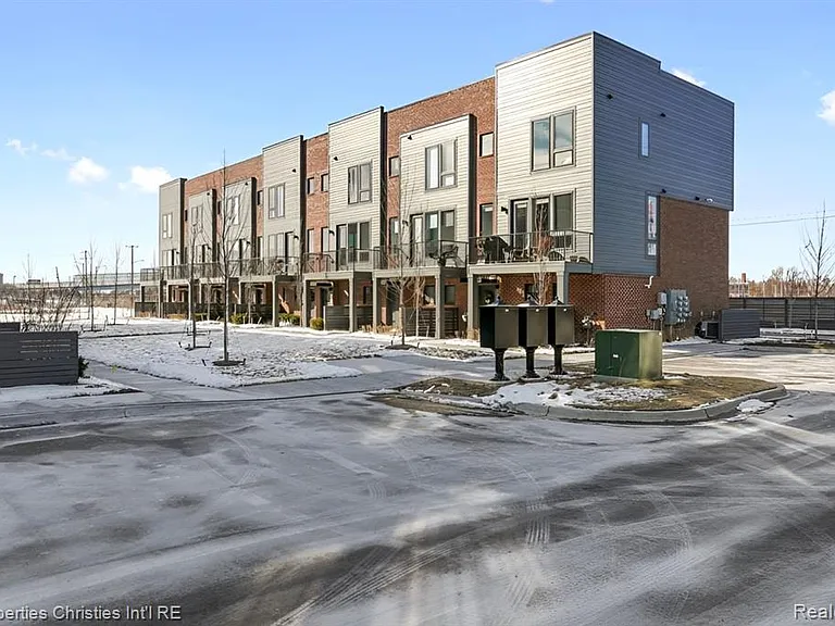1507 W Fisher — Photo 2