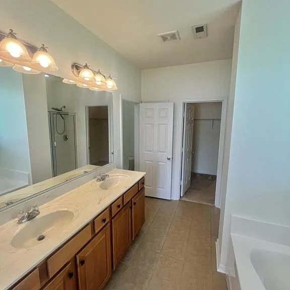 425 Tiburon Dr — Photo 8
