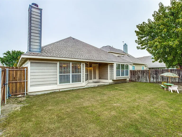 9800 Old Field Dr — Photo 16