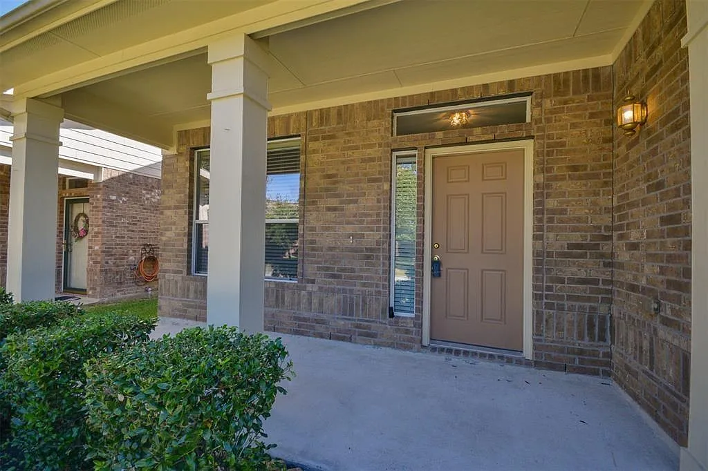 3 bed, 2.5 bath, 2000 sqft, $2,000 — Photo 2