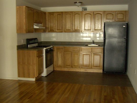3rd image of 2339 Tiebout Ave #69