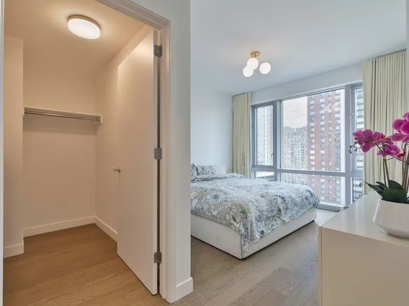 75 Park Lane South image 9 of 39