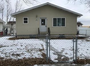 820 6th Ave E, Williston, ND 58801