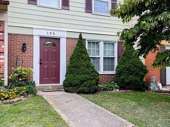 2nd image of 125 Lauren Ct