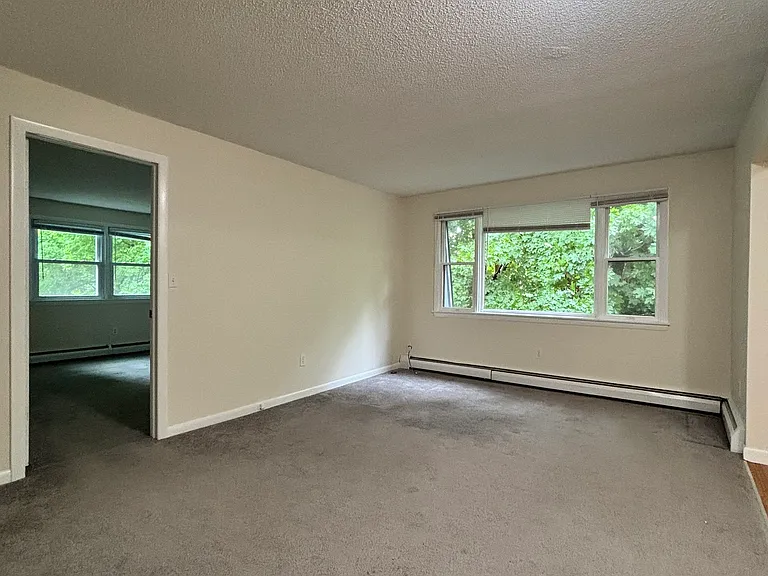31 Vernon Ave — Photo 5