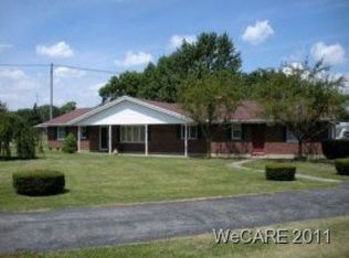712 N Circle Dr, Wapakoneta, OH 45895