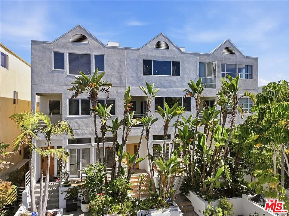 3 bed, 3.5 bath, 3195 sqft, $16,500 — Photo 2