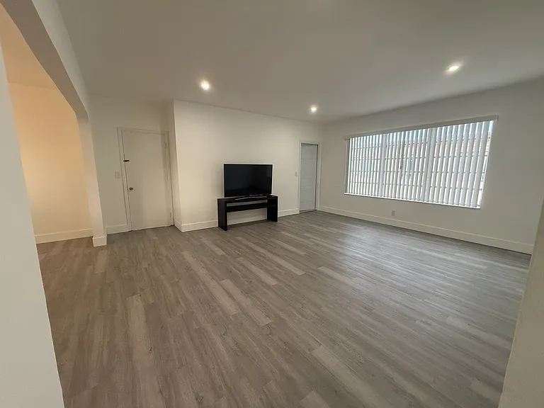 615 82nd St #3 — Photo 23