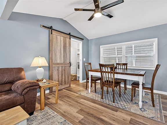 3rd image of 204 Crown Point Dr