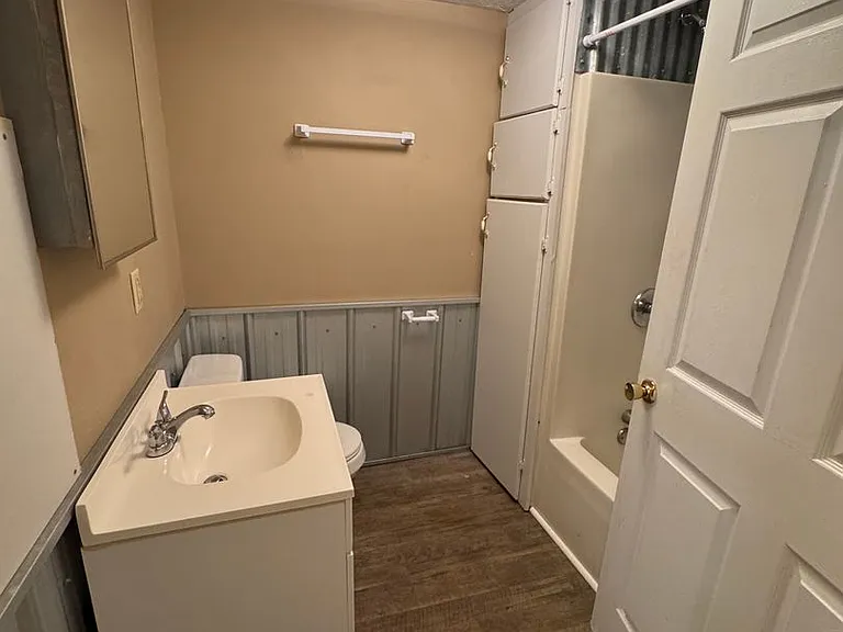 717 Washington St NW — Photo 8