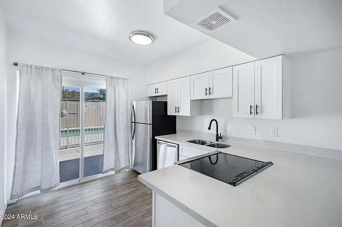 383 N Evergreen St — Photo 6