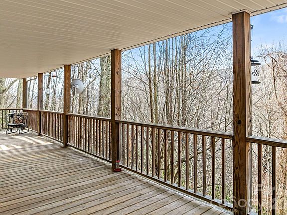 4th image of 842 Grouse Rd