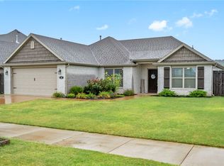 66 S Benchmark Ln, Fayetteville, AR 72704