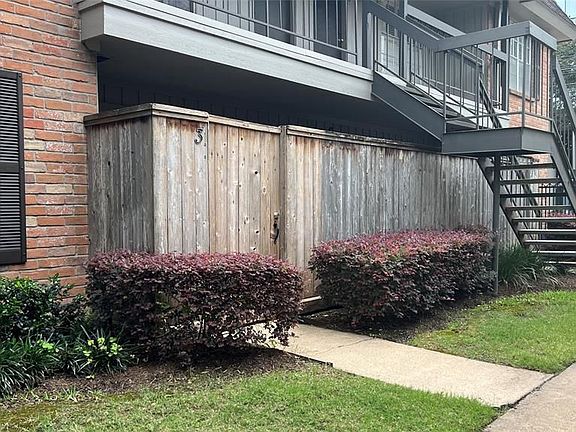 4th image of 1223 Augusta Dr APT 3