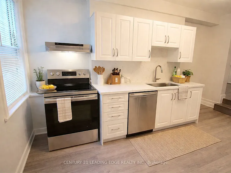 260 Dupont St #A — Photo 3