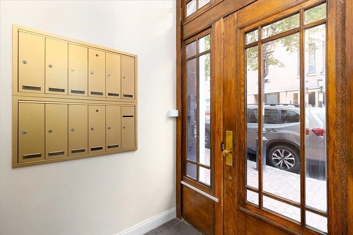 2 bed, 718 sqft, $3,800 — Photo 3
