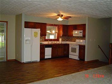 3rd image of 3938 Jeanette Dr SE