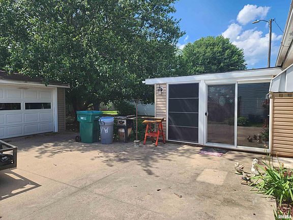 4th image of 420 N Farnham St