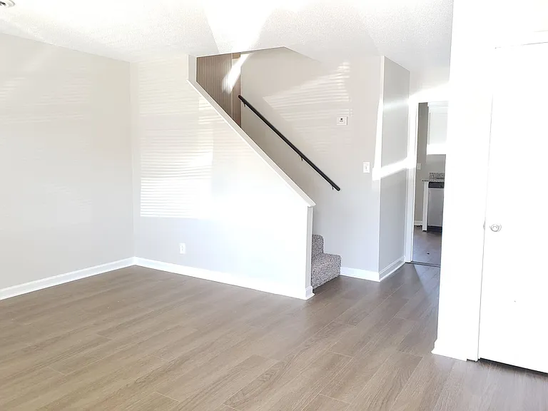 610 Commerce St #22 — Photo 8