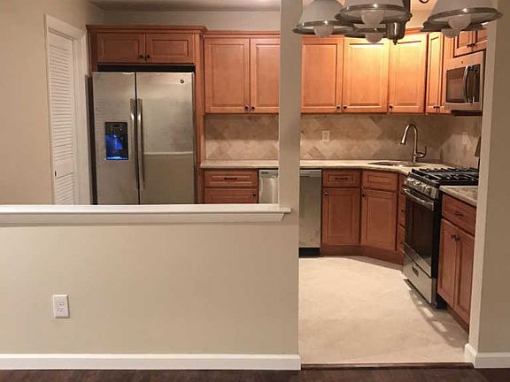 4th image of 713 Zlotkin Cir APT 5